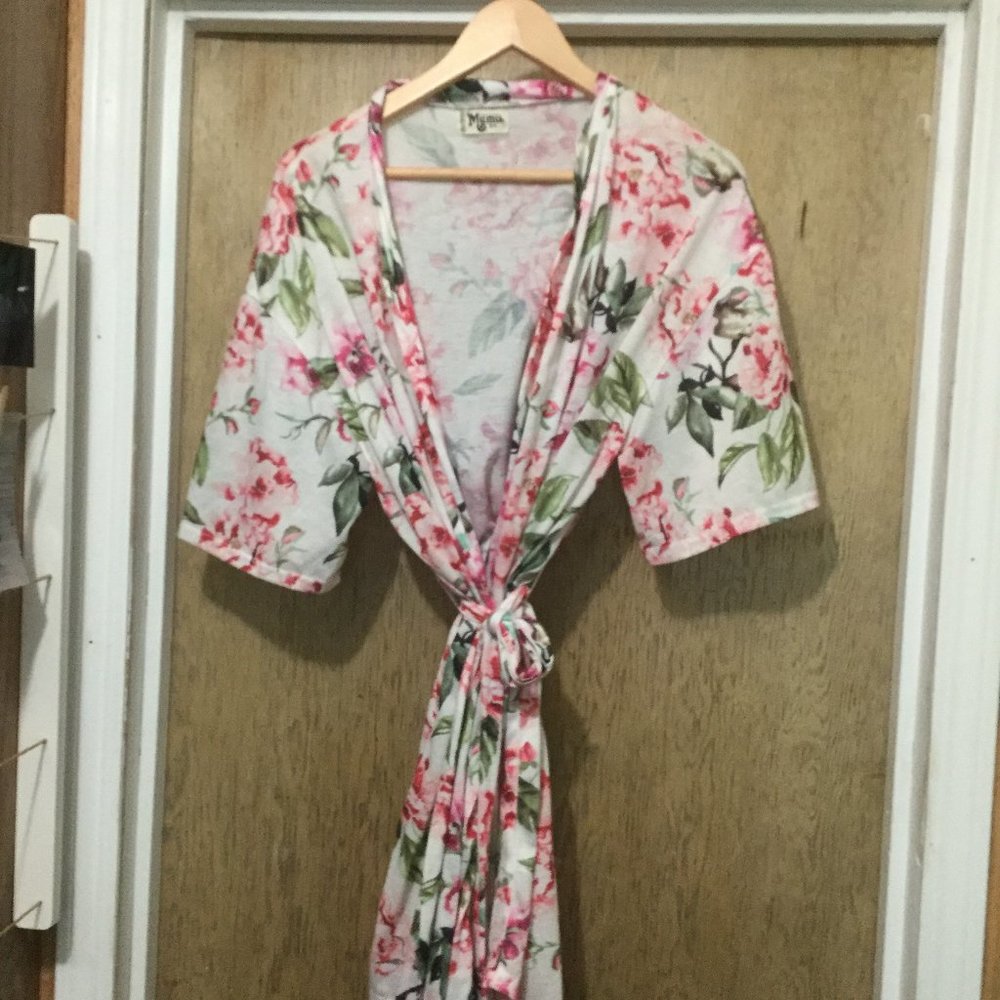 Show me your Mumu floral rose pink robe o/s  there are 2 selling together